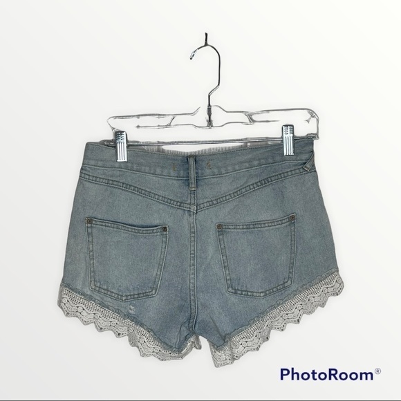 FREE PEOPLE Lace Trim Light Wash Denim Shorts, Size 26 - Picture 15 of 15